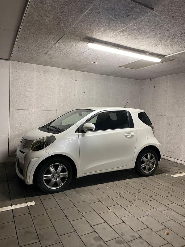 Weiß Gebraucht 2009 Toyota iQ Kleinwagen | 4.200 € (Teuer) - Bild 1/4
