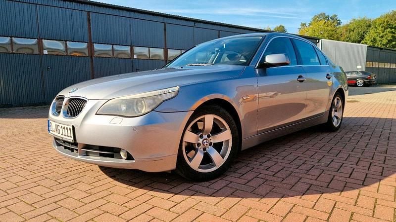 Grau Gebraucht 2005 BMW 530 Limousine | 3.400 € (Superpreis) - Bild 1/4
