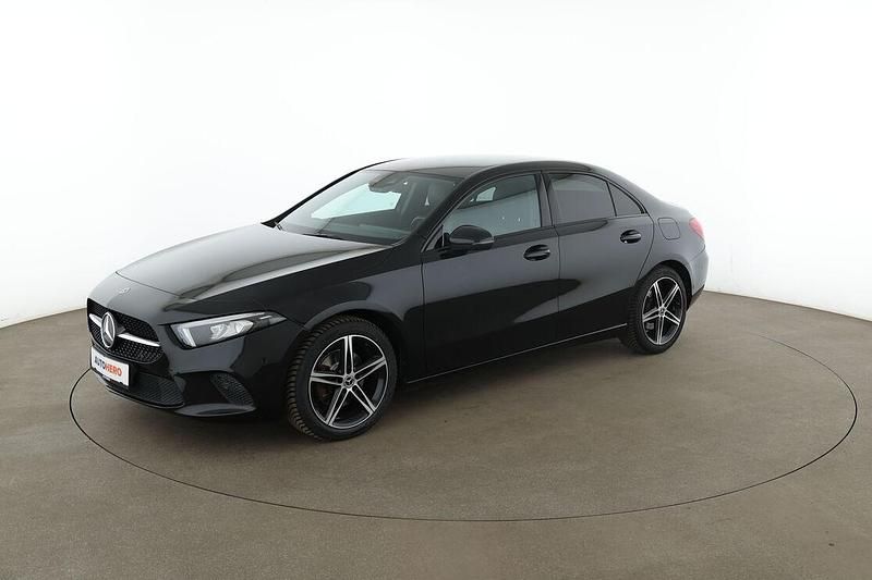 Gebraucht Mercedes A200 Progressive 163 PS (119 kW) 2020 Schwarz Limousine
