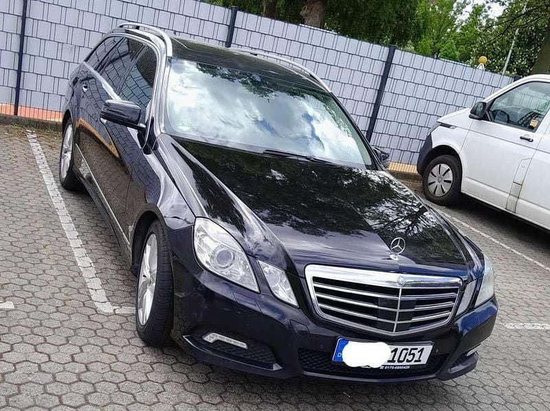 Schwarz Gebraucht 2011 Mercedes 350 Avantgarde Kombi | 6.800 € - Bild 1/4