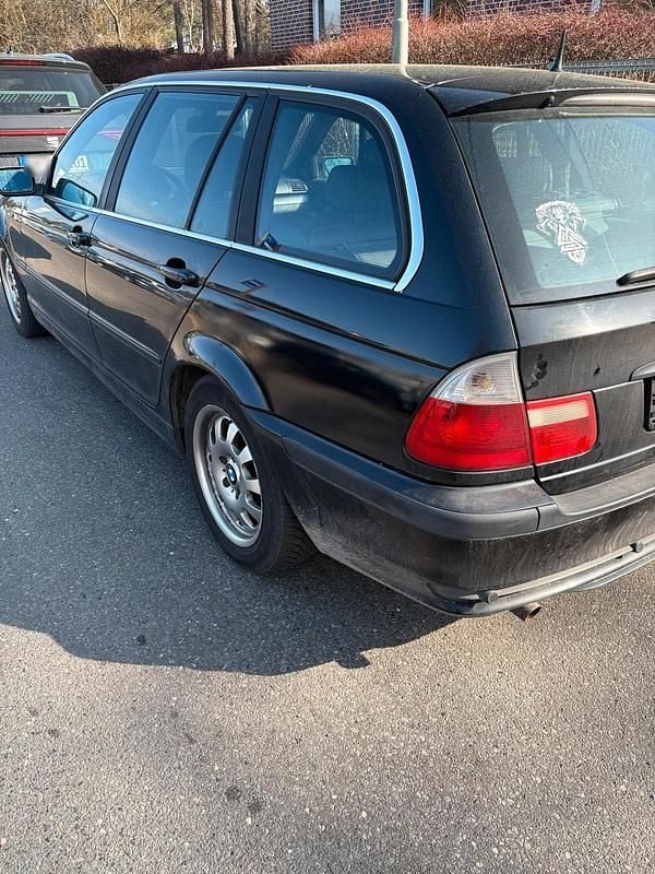 Gebraucht BMW 318 143 PS (105 kW) 2004 Schwarz Kombi