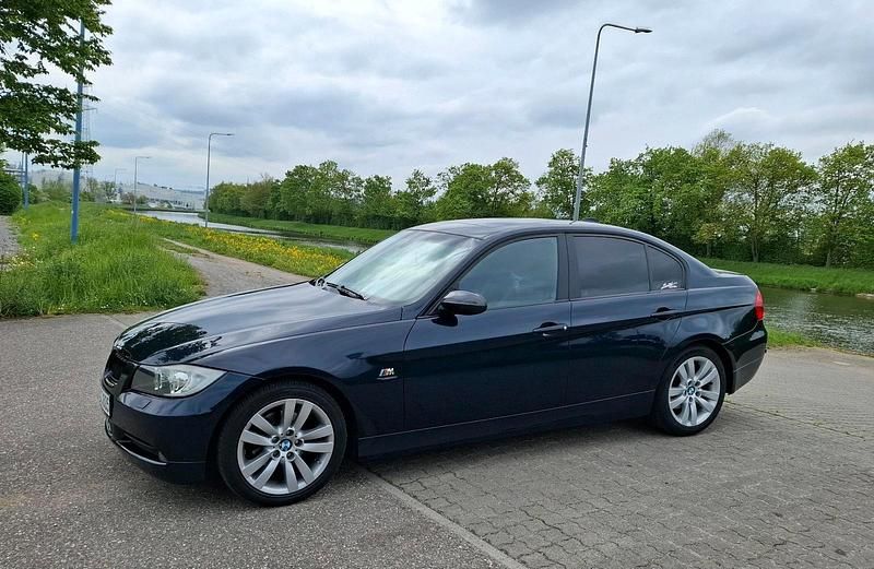 Gebraucht BMW 320 170 PS (125 kW) 2008 Blau Limousine