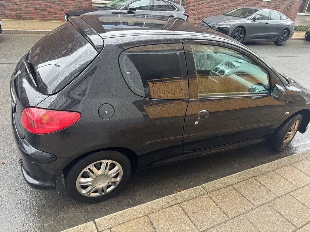 Gebraucht Peugeot 206 60 PS (44 kW) 2009 Schwarz Limousine