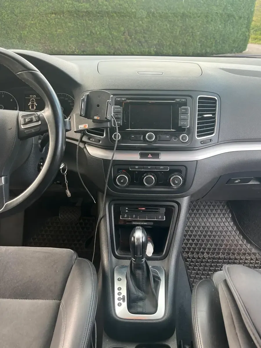 Gebraucht VW Sharan Highline 163 PS (119 kW) 2012 Grau Van / Kleinbus