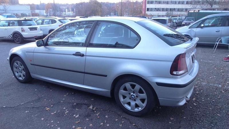 Gebraucht BMW 316 Compact 116 PS (85 kW) 2003 Titansilber metallic Kleinwagen
