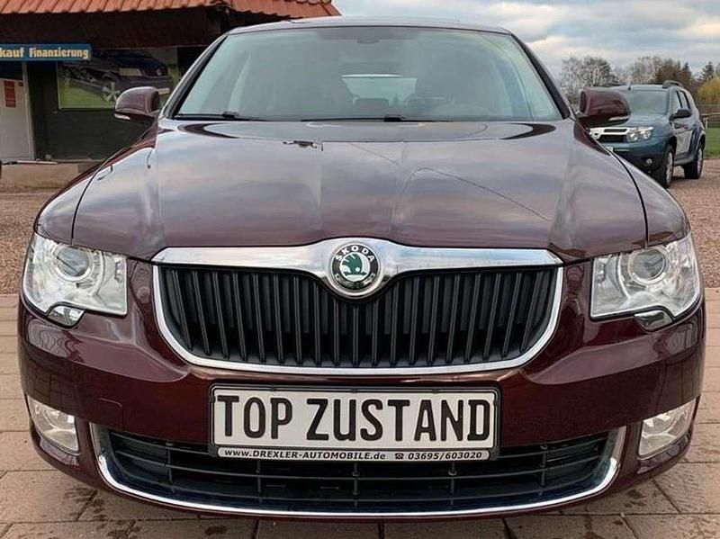 Gebraucht Skoda Superb 140 PS (102 kW) 2010 Rot Limousine