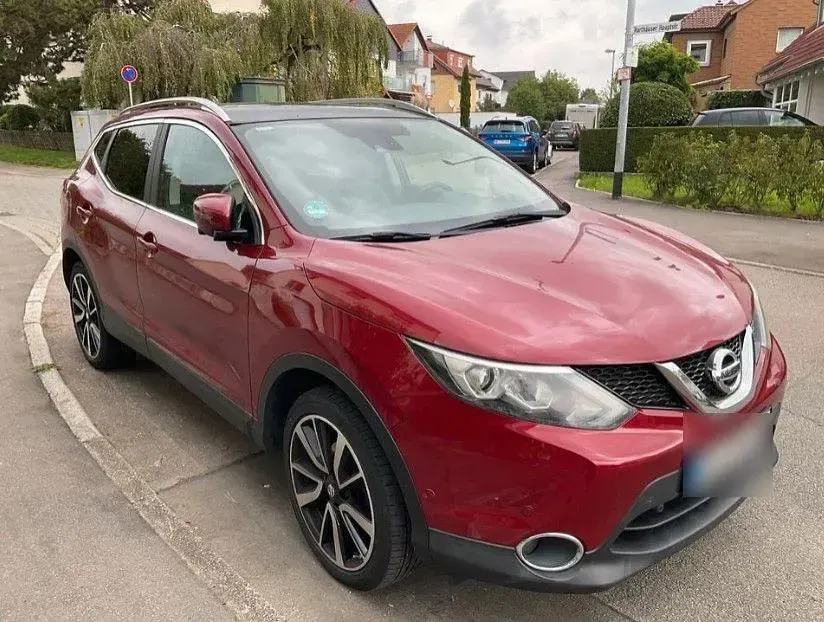 Gebraucht Nissan Qashqai Tekna 131 PS (96 kW) 2016 Rot SUV