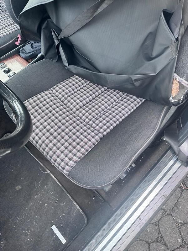 Second-hand Mercedes E300 1992 Berlinǎ