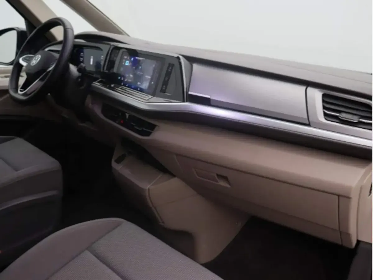 Second-hand VW Multivan Life 150 CP (110 kW) 2024 Monovolum