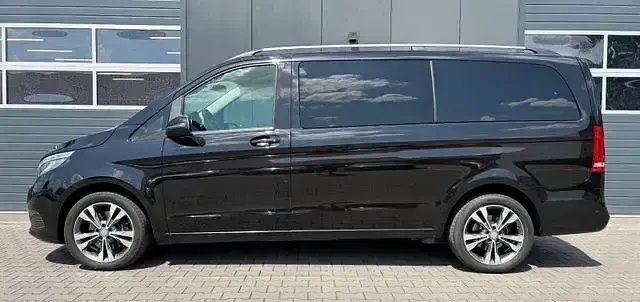 Gebraucht Mercedes V220 163 PS (119 kW) 2017 Obsidianschwarz metallic Van / Kleinbus