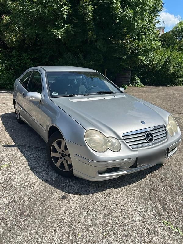 Grau Gebraucht 2003 Mercedes C180 Coupé | 1.500 € (Fairer Preis) - Bild 1/4