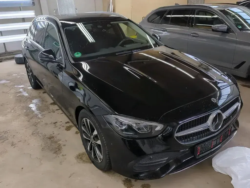 Gebraucht Mercedes C200 184 PS (135 kW) 2023 Schwarz/baltic black Kombi