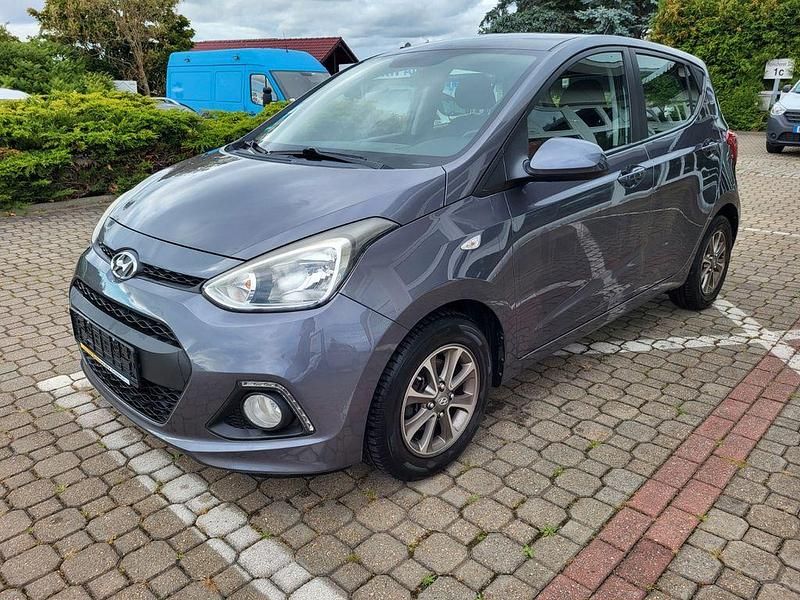 Grau Gebraucht 2014 Hyundai i10 Edition Kleinwagen | 6.390 € (Fairer Preis) - Bild 1/4