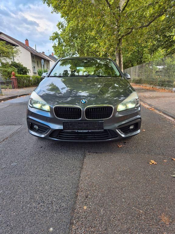 Grau Gebraucht 2016 BMW 216 Active Tourer Van / Kleinbus | 8.580 € (Superpreis) - Bild 1/4