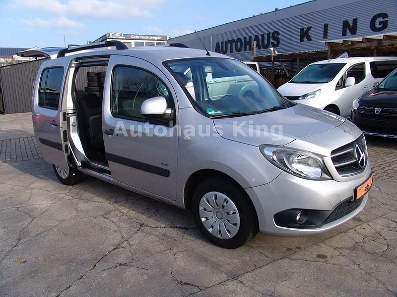 Brillantsilber metallic Gebraucht 2017 Mercedes Citan 111 Van / Kleinbus | 11.400 € (Fairer Preis) - Bild 1/4