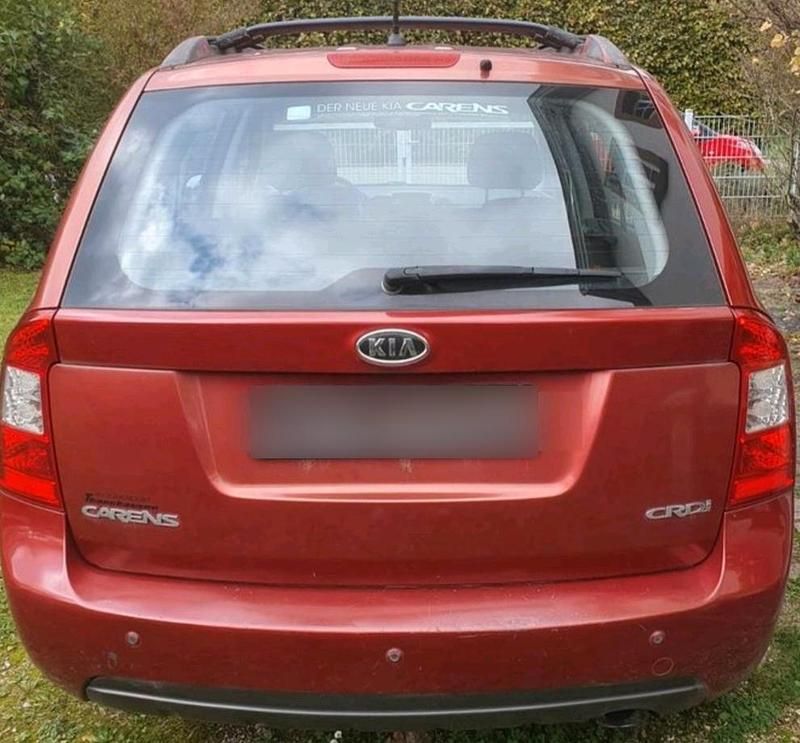 Gebraucht Kia Carens 140 PS (102 kW) 2009 Rot Van / Kleinbus