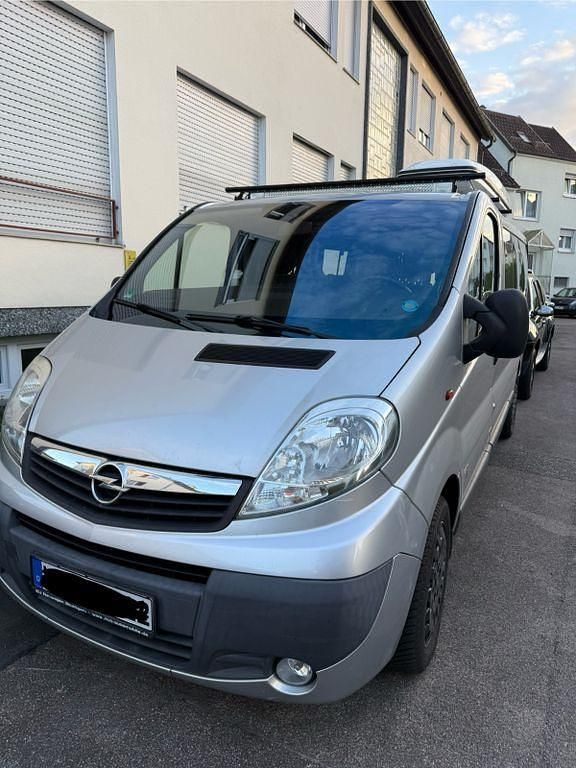 Silber Gebraucht 2009 Opel Vivaro Van | 21.900 € - Bild 1/4