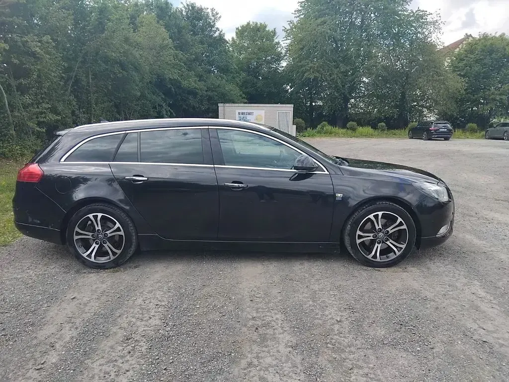 Gebraucht Opel Insignia Sport 194 PS (142 kW) 2013 Schwarz Limousine