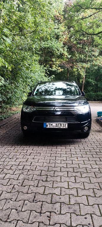 Schwarz Gebraucht 2014 Mitsubishi Outlander P-HEV SUV | 9.000 € (Guter Preis) - Bild 1/4
