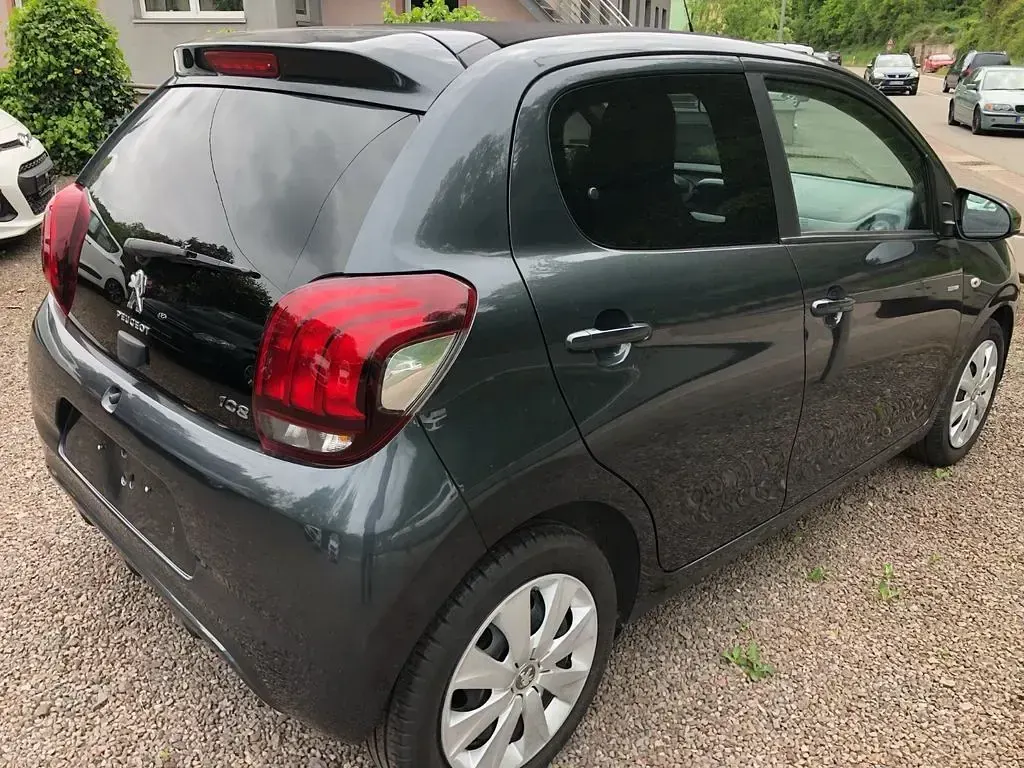 Gebraucht Peugeot 108 Style 72 PS (52 kW) 2019 Grau Limousine