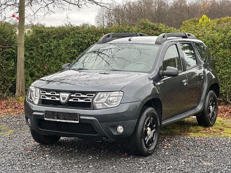 Grau Gebraucht 2017 Dacia Duster Lauréate SUV | 8.888 € (Guter Preis) - Bild 1/4