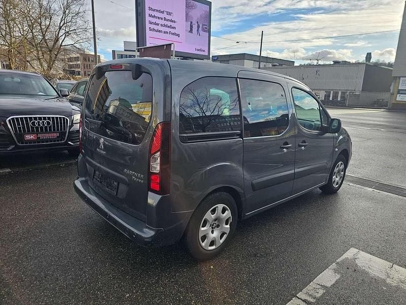 Gebraucht Peugeot Partner Active 110 PS (80 kW) 2016 Lack grau shark/metallic Van / Kleinbus