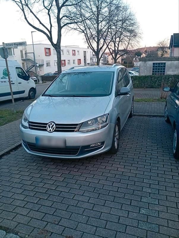 Second-hand VW Sharan 170 CP (125 kW) 2010 Argintiu Monovolum