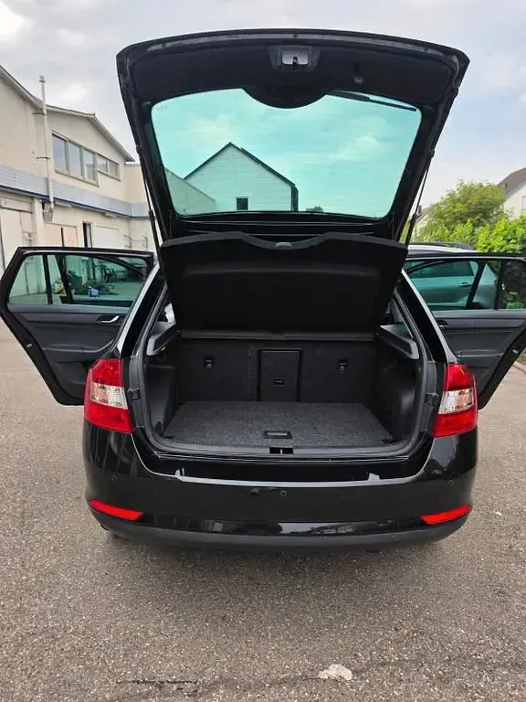Gebraucht Skoda Rapid Ambition 105 PS (77 kW) 2015 Schwarz Kleinwagen