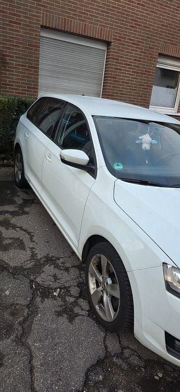 Gebraucht Skoda Rapid Active 110 PS (80 kW) 2019 Schwarz Kleinwagen