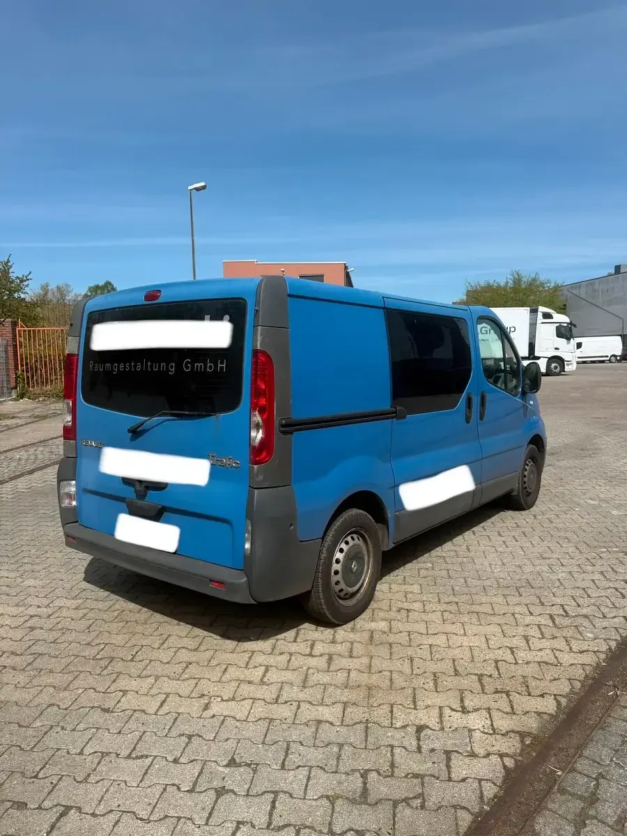 Second-hand Renault Trafic 90 CP (66 kW) 2007 Albastru Monovolum