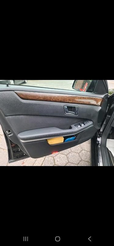 Gebraucht Mercedes E200 136 PS (100 kW) 2011 Schwarz Kombi