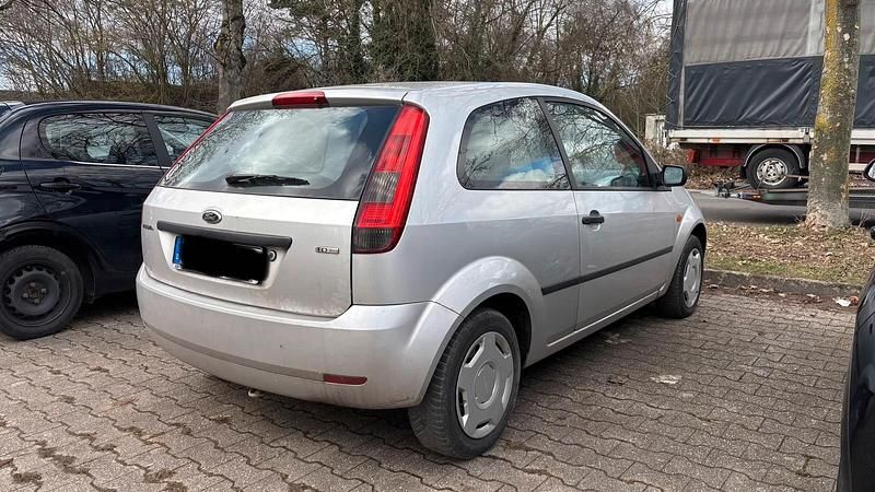 Gebraucht Ford Fiesta 68 PS (50 kW) 2004 Silber Kleinwagen