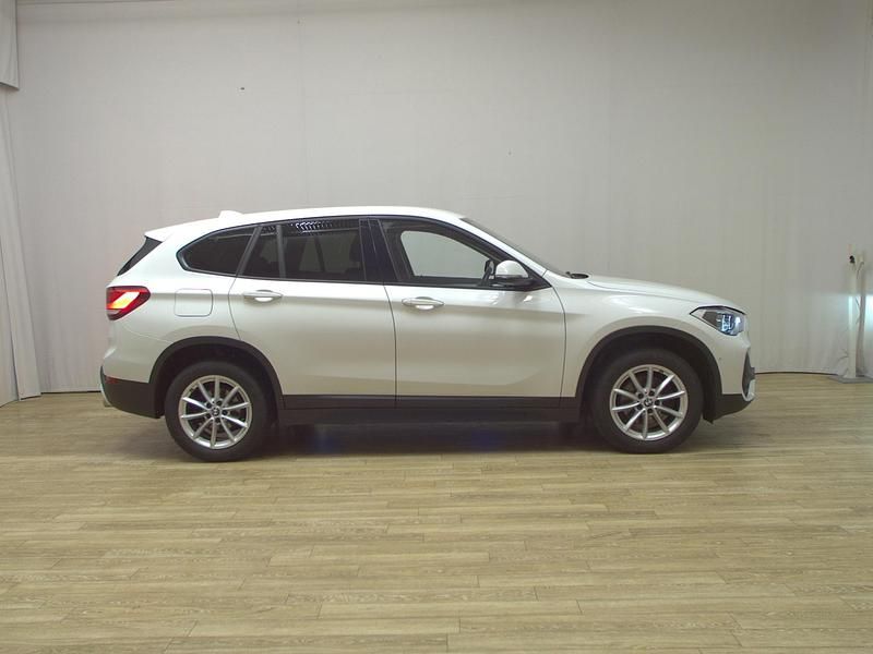 Weiss Gebraucht 2020 BMW X1 Performance SUV | 18.780 € (Fairer Preis) - Bild 1/4
