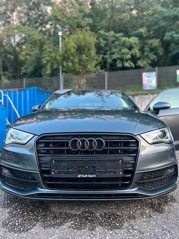 Grau Gebraucht 2013 Audi A3 Sportback S-Line Limousine | 13.295 € - Bild 1/4