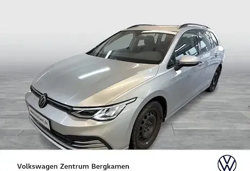 Gebraucht VW Golf VIII Life 150 PS (110 kW) 2022 Reflexsilber metallic Kombi