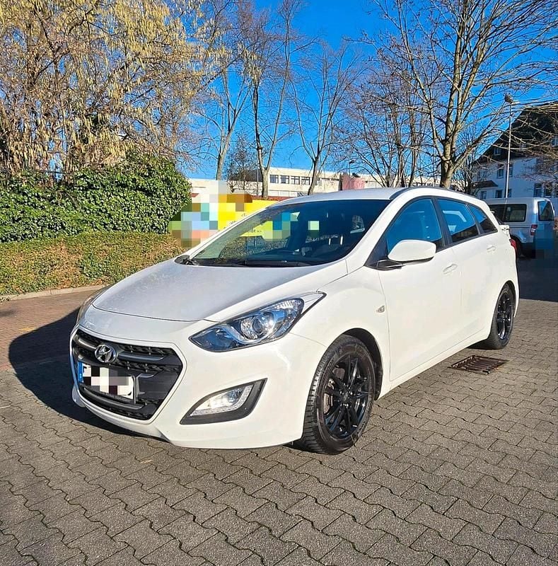 Gebraucht Hyundai i30 120 PS (88 kW) 2017 Weiß Kombi
