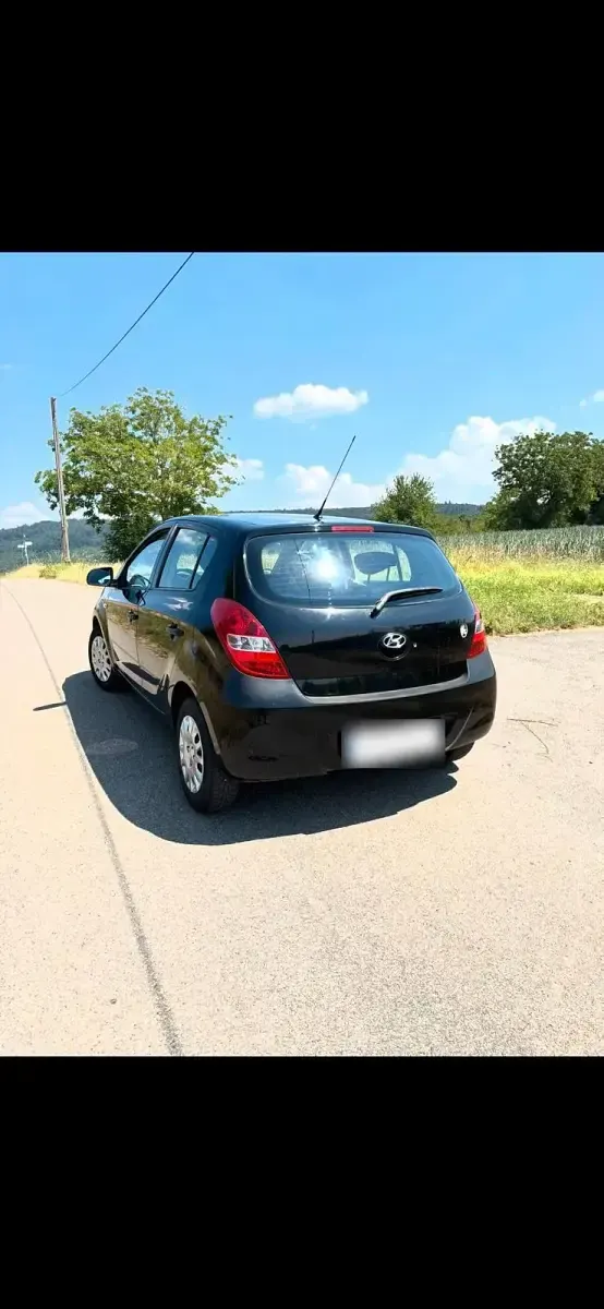 Gebraucht Hyundai i20 77 PS (56 kW) 2012 Schwarz Kleinwagen