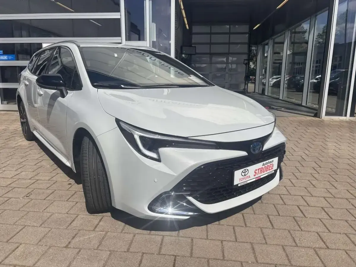 Neu Toyota Corolla 178 PS (130 kW) 2026 Grau Kombi