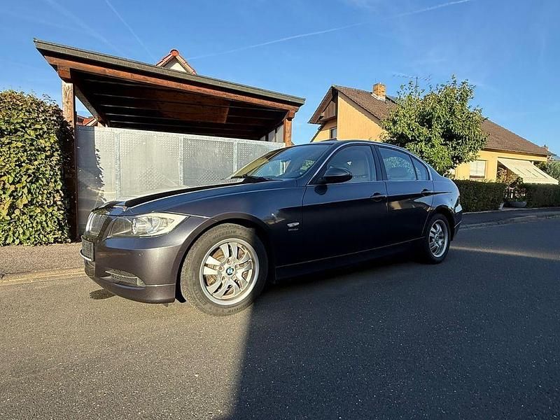 Grau Gebraucht 2005 BMW 325 Limousine | 5.500 € (Guter Preis) - Bild 1/4