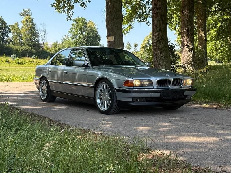 Gebraucht BMW 750 326 PS (239 kW) 1997 Silber Limousine
