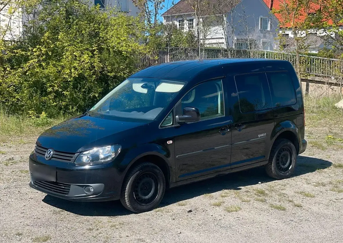 Second-hand VW Caddy 102 CP (75 kW) 2013 Negru Monovolum