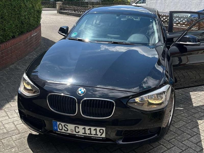 Schwarz Gebraucht 2012 BMW 116 Efficient Dynamics Kleinwagen | 5.250 € (Fairer Preis) - Bild 1/4