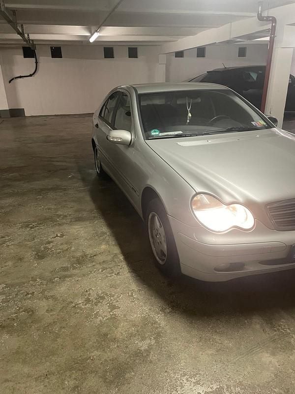 Gebraucht 2003 Mercedes C180 Limousine | 2.300 € - Bild 1/4