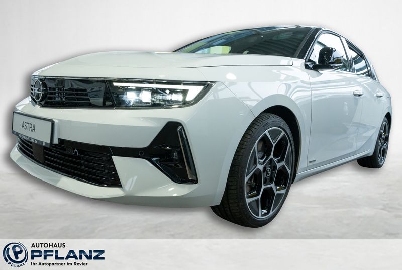 Weiss (metallic) Gebraucht 2022 Opel Astra Ultimate Limousine | 24.990 € (Guter Preis) - Bild 1/4