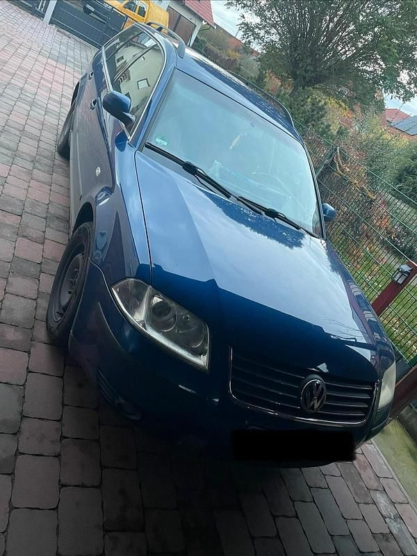 Blau Gebraucht 2001 VW Passat Kombi | 700 € (Superpreis) - Bild 1/4