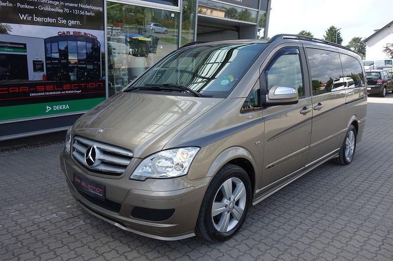 Sanidinbeige Gebraucht 2012 Mercedes Viano Van / Kleinbus | 32.800 € - Bild 1/4