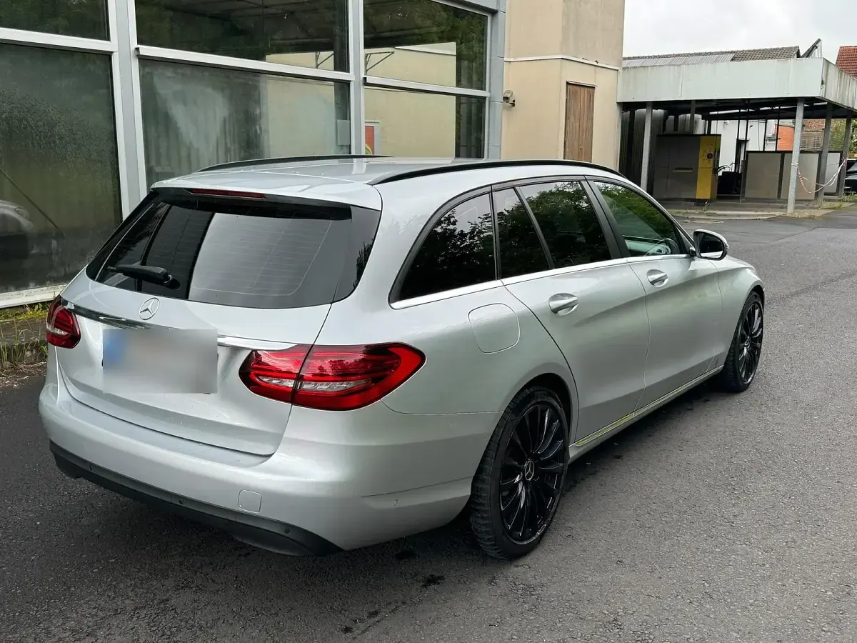 Gebraucht Mercedes C220 194 PS (142 kW) 2018 Silber Kombi