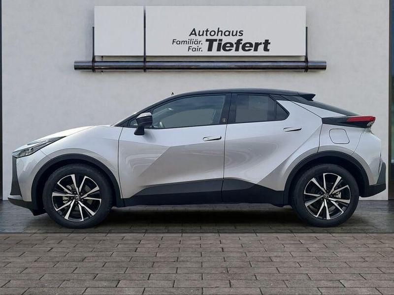 Gebraucht Toyota C-HR Team 140 PS (102 kW) 2023 Shimmering silver metallic / dach schwarz SUV