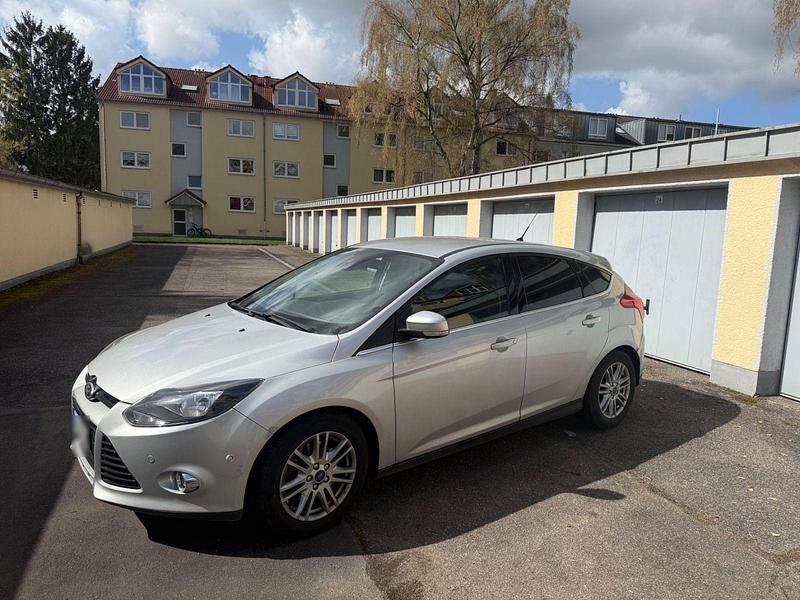 Gebraucht Ford Focus Titanium 125 PS (91 kW) 2012 Silber Limousine