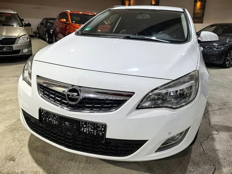Gebraucht Opel Astra 140 PS (102 kW) 2012 Weiß Kombi